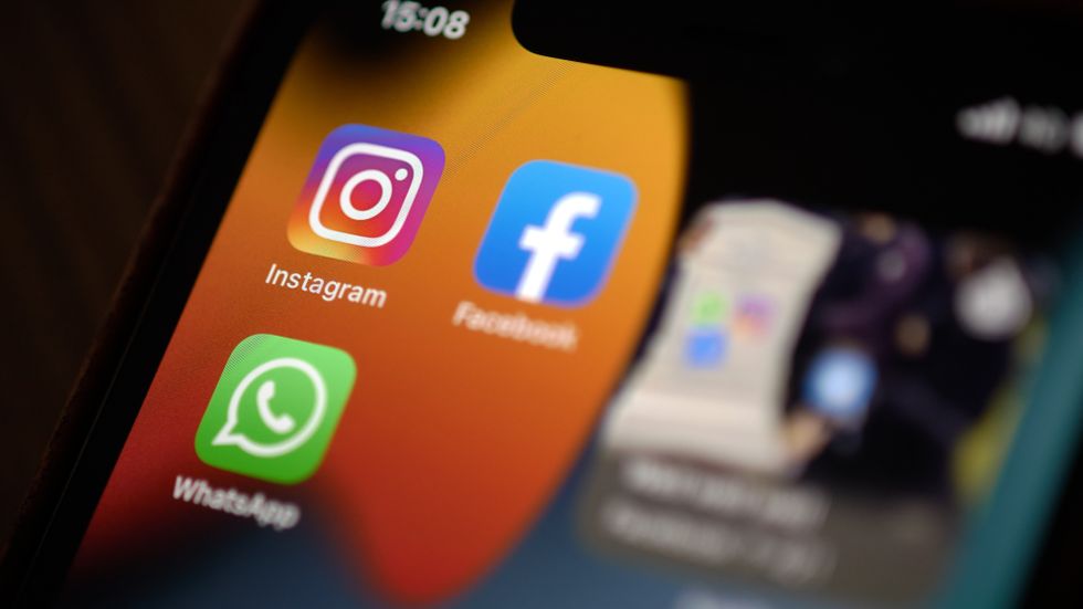 Instagram, Facebook och Whatsapp låg nere under flera timmar under måndagen. 