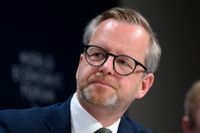 Finansminister Mikael Damberg (S) ser ut att få nej av riksdagen till att kompensera bilister med tusen kronor för höga drivmedelspriser. Arkivbild