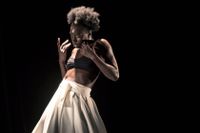 Antoinette Gomis, en av Frankrikes bästa streetdansare, har skapat ett solo till Nina Simones låt ”Images”.
