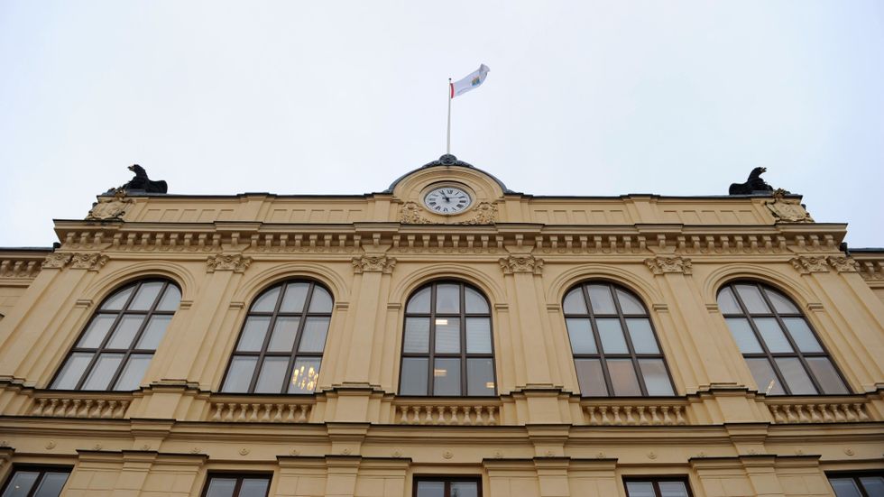 Värmlands tingsrätt dömer en ung man till 4,5 års fängelse för sexbrott mot tre barn i flera års tid. Arkivbild.