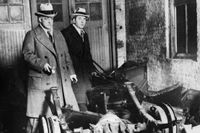 I den så kallade Alla hjärtans dag-massakern i Chicago 1929 avlivades sju gängmedlemmar – förmodligen på Al Capones order.
