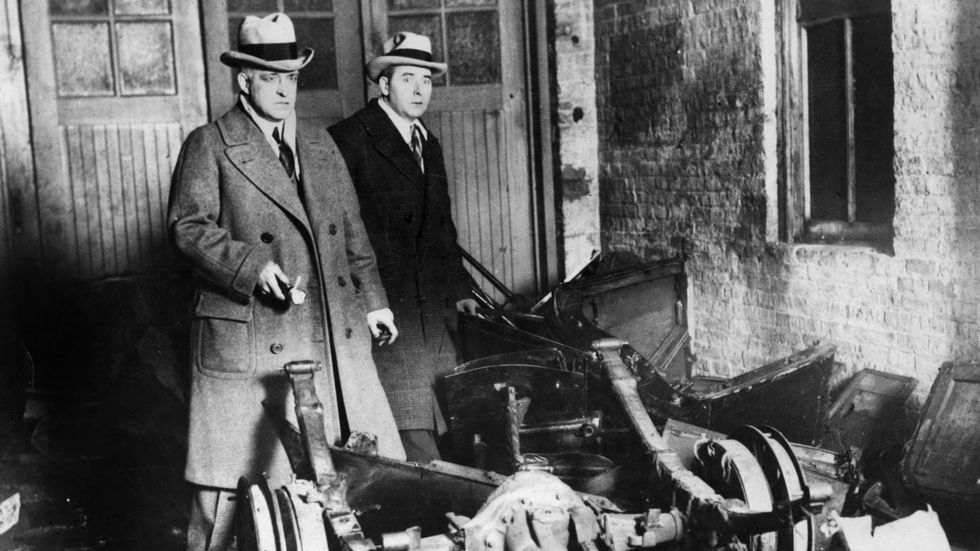 I den så kallade Alla hjärtans dag-massakern i Chicago 1929 avlivades sju gängmedlemmar – förmodligen på Al Capones order.