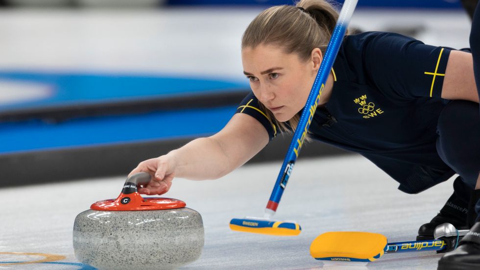 Sara Mc Manus, Sveriges team Hasselborg möter Japan i grundspelet i curling vid vinter-OS i Peking.