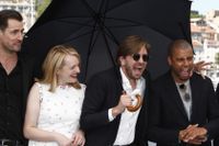 Claes Bang, Elisabeth Moss, Ruben Östlund, Christopher Laesso i  Cannes.
