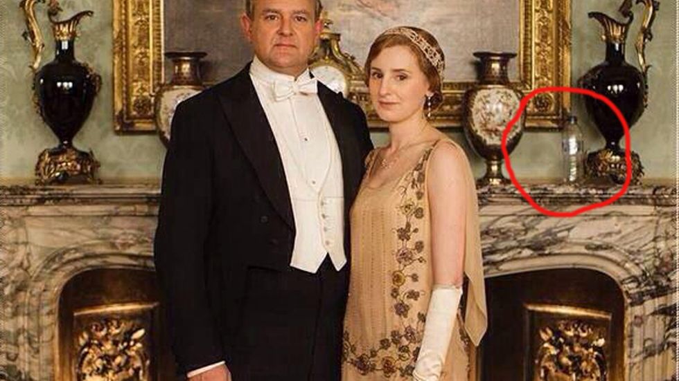 En vattenflaska dök upp på nya reklamfoton för Downton Abbey.