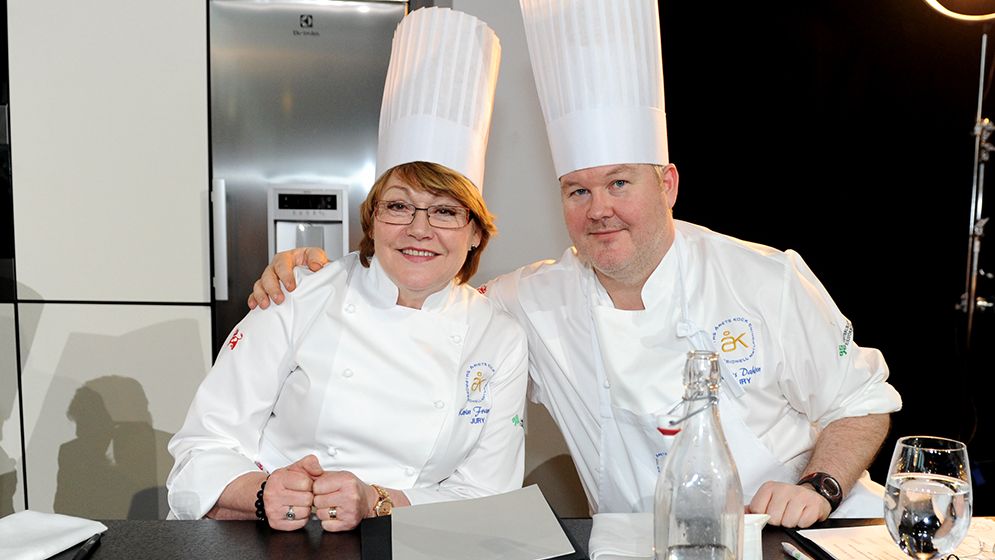Karin Fransson och Mathias Dahlgren under juryarbetet för Årets kock 2014.