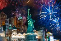 Det är alltid fest i Las Vegas, men nyårsafton är ännu lite festligare.