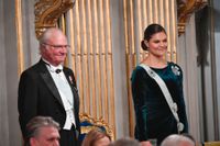 Kung Carl Gustaf har tillfrisknat efter sin covid 19-infektion uppger Hovet, men nu har istället kronprinsessan Victoria insjuknat.