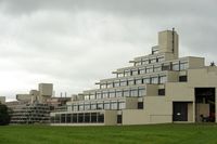 University of East Anglia grundades 1963 och är ett slags prototyp för den våg av utopiska universitet som grundades under decenniet. 