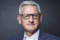 Carl Bildt (född 1949) är f.d. statsminister och utrikesminister, och har haft flera EU- och FN-uppdrag.