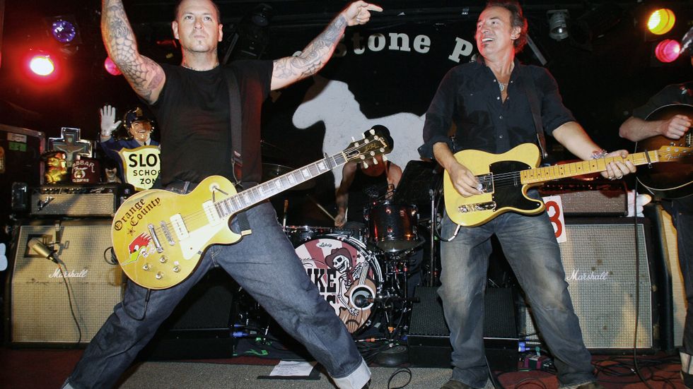 Mike Ness och Bruce Springsteen uppträdde tillsammans på klubben The Stone Pony i Asbury Park 2008. Arkivbild.