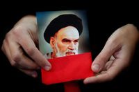 En bild på Irans högste ledare ayatollah Ali Khamenei. Det har nu gått 40 år sedan den islamiska revolutionen i Iran. 