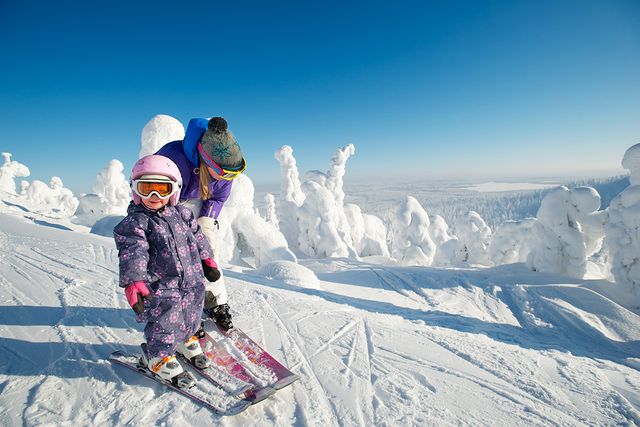 Många blå backar i Finlands mest populära skidort Ruka. Det tackar nybörjarna för.