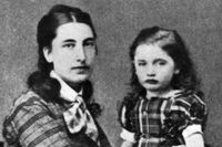 Victoria Benedictsson (1850–1888) med dottern Hilma 1887. 