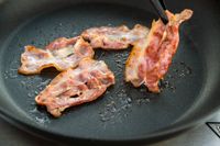 Enligt Sveriges Radio Ekot har det i flera veckor varit slut på bacon i många svenska matbutiker. Genrebild.