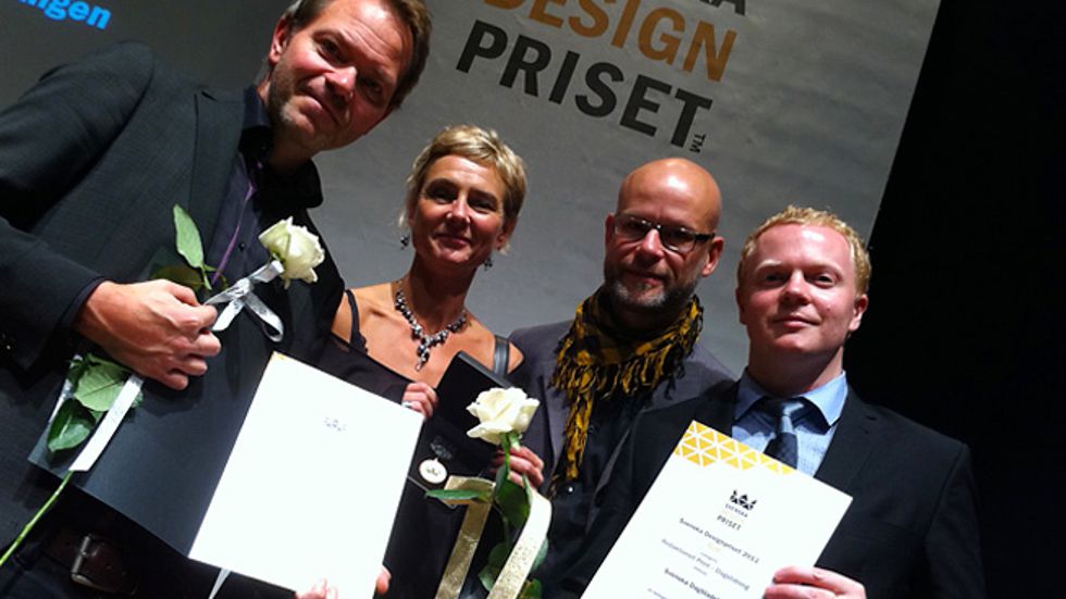 Fredric Karén, Ann Axelsson, Ola Henriksson och Magnus Gylje från SvD:s redaktion tog emot Svenska designpriset i går.