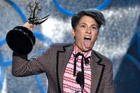 ”Ned med patriarkatet!”, ropade Jill Soloway när hon tog emot en Emmy-statyett för Bästa regi av en komediserie natten till måndagen.