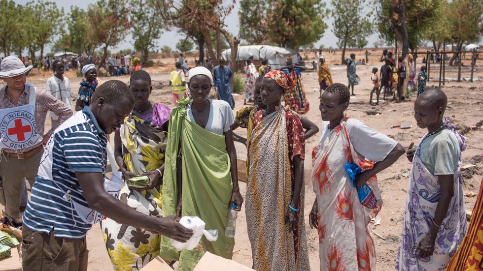 Matutdelning till behövande i Sydsudan tidigare i april.