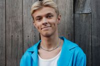 Theoz fyllde nyligen 17 år. Just nu går han på estetisk linje på ett gymnasium i Linköping.