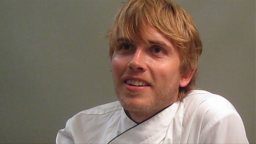 Geir Skeie är bara 29 år men har ändå hunnit skaffa sig många meriter. 2007 blev han Årets kock i Norge, 2008 vann han Bocuse d’Or Europe och 2009 vann han den mest prestigefyllda kocktävlingen av alla, Bocuse d’Or.