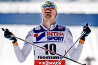 Sveriges Johan Olsson njuter när han tog guld på herrarnas 50 km klassisk stil vid skid VM i Val di Fiemme.