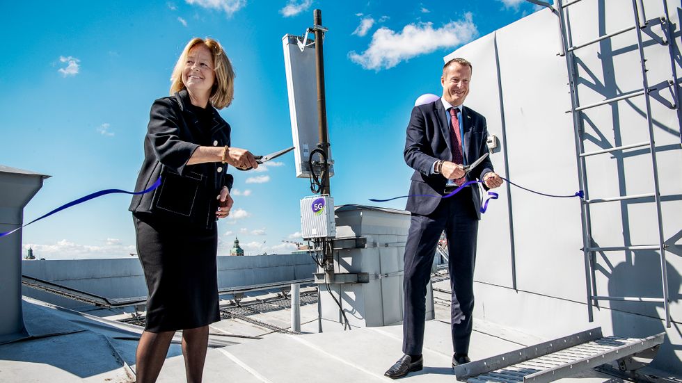 Allison Kirkby, vd och koncernchef Telia Company tillsammans med Anders Ygeman, energi- och digitaliseringsminister (S), vid måndagens invigning.