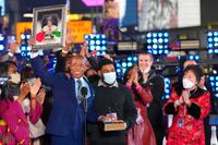 Eric Adams svär borgmästareden på Times Square i New York.