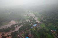Ett flygfoto över översvämningar i Ratnagiri i delstaten Maharashtra.