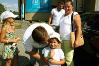 Förskoleläraren Tatjana Bachbalova från Donetsk har tillsammans med sin familj flytt till Dnipropetrovsk.Hennes man Alexej Suchartjenko är taxichafför i Donetsk och barnen heter Kristina, 9, och Vsevolod, 4.