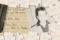 Kärleksbrev skrivna på 1950-talet av Bob Dylan till hans dåvarande flickvän såldes nyligen på auktion.