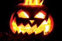 Många i Sverige är skeptiska till den importerade högtiden halloween. ”Men om man börjar nysta i det skräckinjagande finns det mycket mer att upptäcka än att försäljningen av läskiga masker och blodampuller kraftigt ökar på Buttericks.”