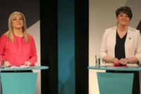Nordirländska Sinn Féins Michelle O’Neill och DUP:s Arlene Foster i en tv-duell inför torsdagens parlamentsval. Tonen mellan de båda partiledarna var stundtals hetsig och aggressiv.