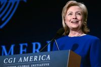 Hillary Clintons senaste bok sålde i en miljon exemplar på två veckor.