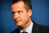  Inrikesminister Anders Ygeman (S) menar att så få personer har satts i förvar, på grund av höga lagstiftningskrav. 