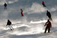 Turisterna i Zermatt kan tyvärr inte njuta av snön eftersom det råder stor risk för laviner. Arkivbild.