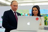 Rysslands president Vladimir Putin och RT:s chefredaktör Margarita Simonya i samband med RT:s 10-årsdag 2015.