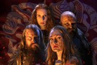Några av figurerna som förekommer i ”Vikingar” är  Harald Hårdrådes skald, Gudrid Thorbjarnsdottir, Ragnar Lodbrok och Ingegerd Olofsdotter.