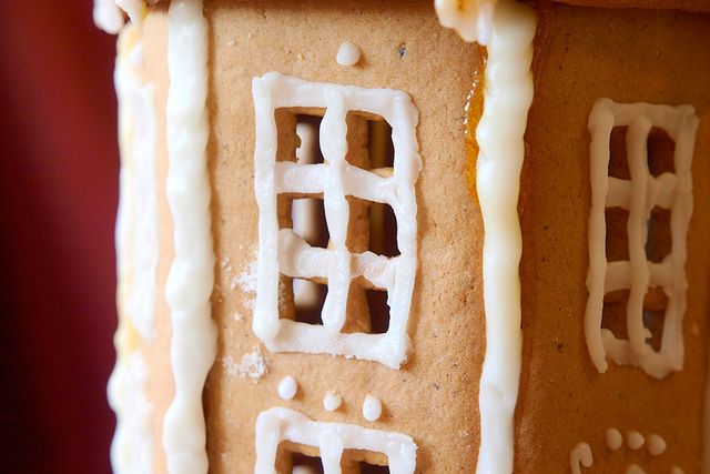 Ge ditt hus vita knutar – och dölj det smälta sockret.