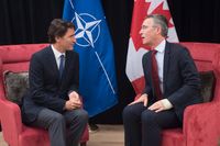 Kanadas nye premiärminister Justin Trudeau och Natos socialdemokratiske generalsekreterare Jens Stoltenberg diskuterar framtiden vid World Economic Forum i Davos.