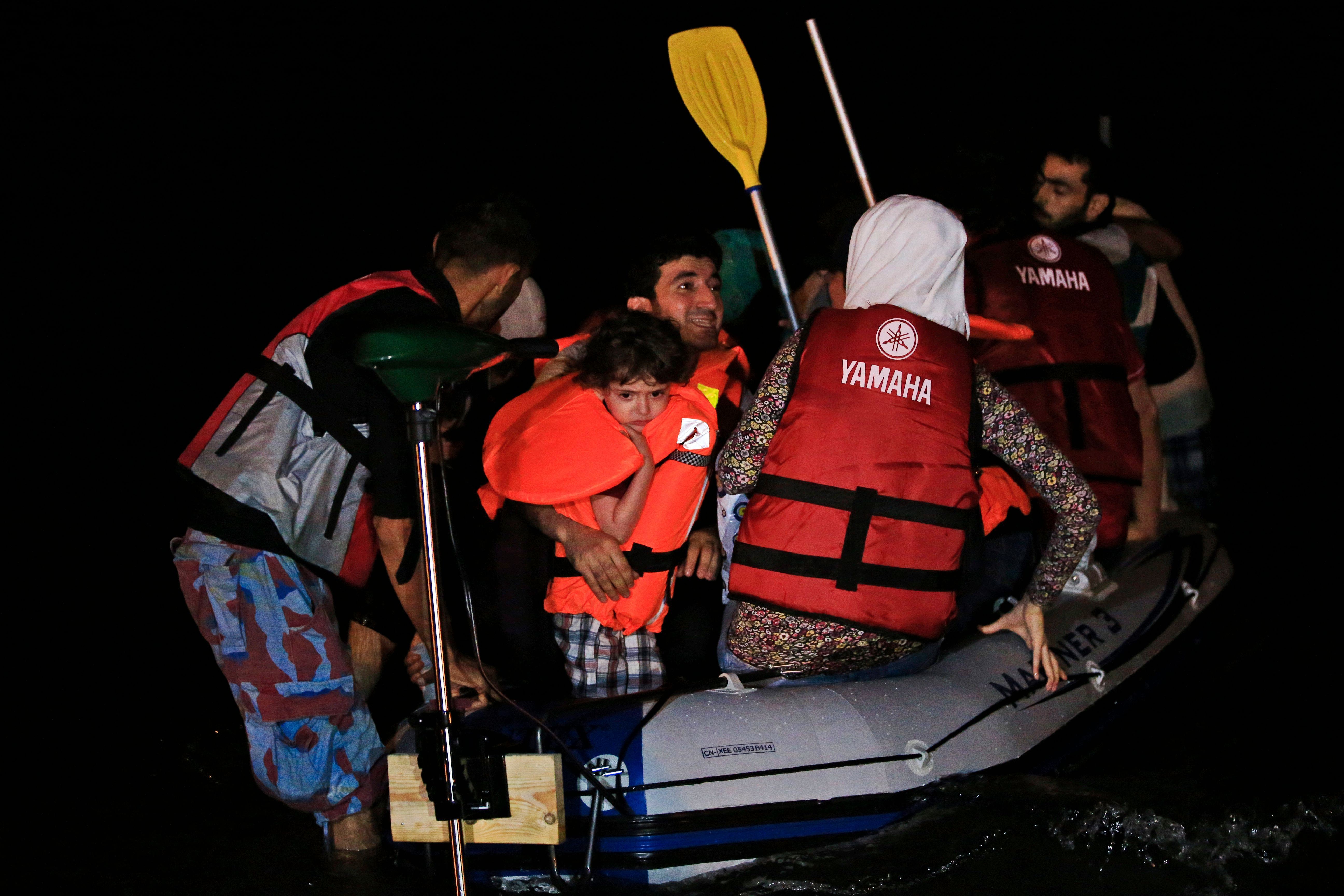 Migranter på väg från Turkiet mot den grekiska ön Kos.