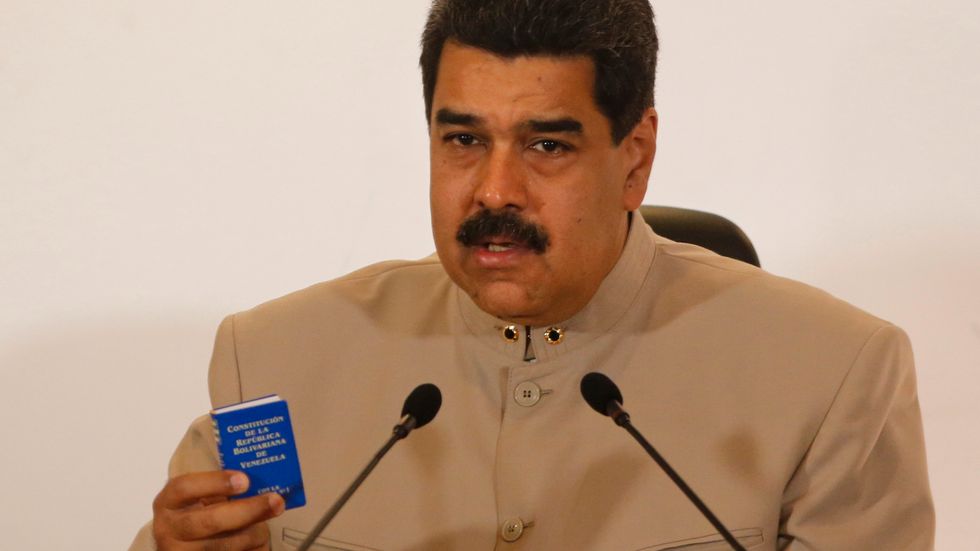 ”Så här liten är konstitutionen i jämförelse med mig”, sade inte president Maduro. Men hans agerande ger fog för att tro att han ser så på saken.