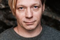 Daniel Gustafsson (född 1972) är översättare från engelska och ungerska. ”Odenplan” är hans första roman.