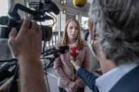 Ska C böja sig för Vänsterpartiet eller riskera en regering som tar stöd av Sverigedemokraterna?