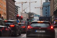 Bilköer kring Hötorget i Stockholms innerstad. Arkivbild.