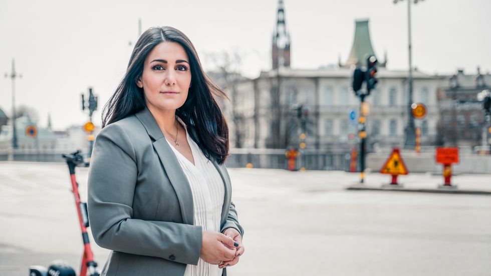 Tina Ghasemi Liljekvist är policychef på Voi och samtidigt vice ordförande i Moderaternas nomineringskommitté i kommunvalet i Stockholm.