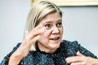 Finansminister Magdalena Andersson (S) menar att C och L inte har veto, utan att allt är uppe på förhandlingsbordet. 