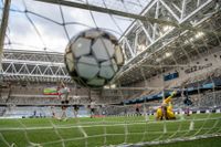 Djurgården gör mål inför en tom och tyst Tele 2 arena under en match mot Örebro i somras. Snart kan vi få höra måljubel igen – åtminstone från 500 åskådare...