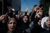Palestinska kvinnor ropar antiisraeliska slogans.