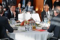 USA:s nuvarande president Barack Obama samtalade på fredagen med de europeiska ledarna, från vänster, Spaniens premiärminister Mariano Rajoy, Italiens premiärminister Matteo Renzi och Frankrikes president Francois Hollande i Berlin.
