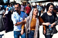 Familjemedlemmar och anhöriga sörjer offren för terrorattentatet i Turkiet i måndags.